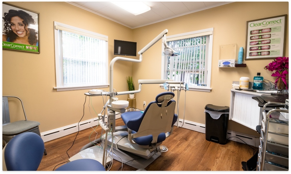 Dental treatment room with dark yellow walls